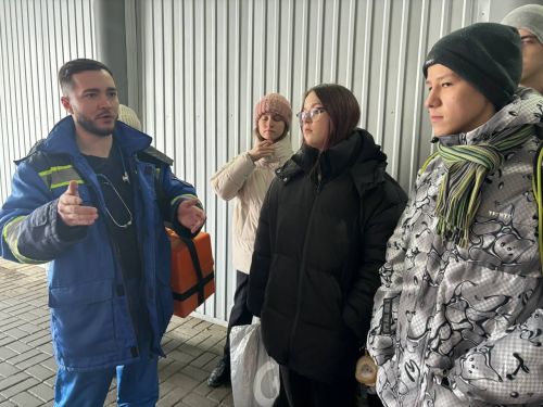 В Заинской ЦРБ старшеклассников познакомили с миром медицины
