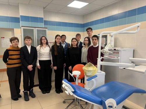 В Заинской ЦРБ старшеклассников познакомили с миром медицины