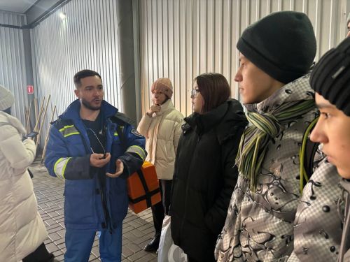 В Заинской ЦРБ старшеклассников познакомили с миром медицины