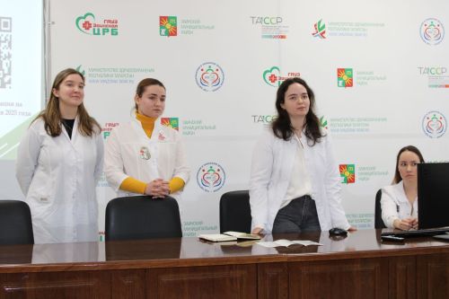 В Заинской ЦРБ старшеклассников познакомили с миром медицины