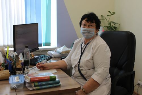 В Заинской ЦРБ старшеклассников познакомили с миром медицины