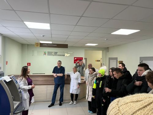 В Заинской ЦРБ старшеклассников познакомили с миром медицины