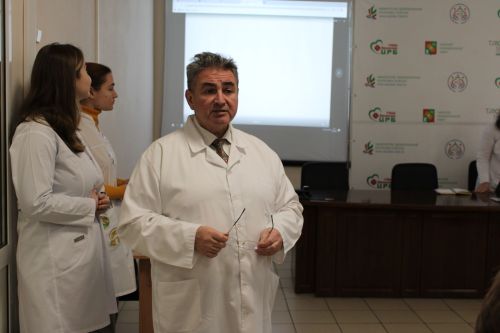 В Заинской ЦРБ старшеклассников познакомили с миром медицины