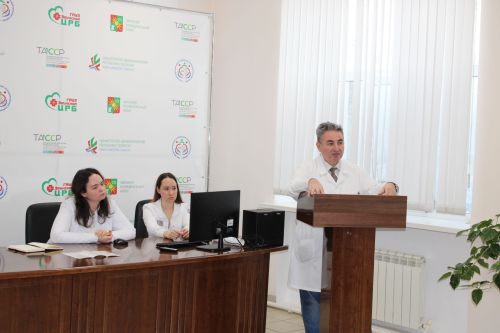 В Заинской ЦРБ старшеклассников познакомили с миром медицины