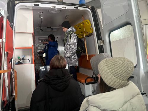 В Заинской ЦРБ старшеклассников познакомили с миром медицины