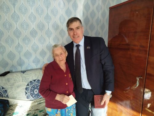 В Заинске труженикам тыла вручили памятные медали «80 лет Великой Победы»