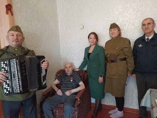 В Заинске труженикам тыла вручили памятные медали «80 лет Великой Победы»