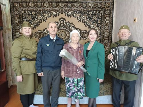 В Заинске труженикам тыла вручили памятные медали «80 лет Великой Победы»