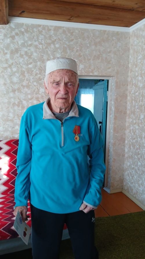 В Заинске труженикам тыла вручили памятные медали «80 лет Великой Победы»
