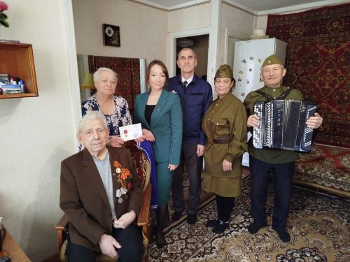 В Заинске труженикам тыла вручили памятные медали «80 лет Великой Победы»