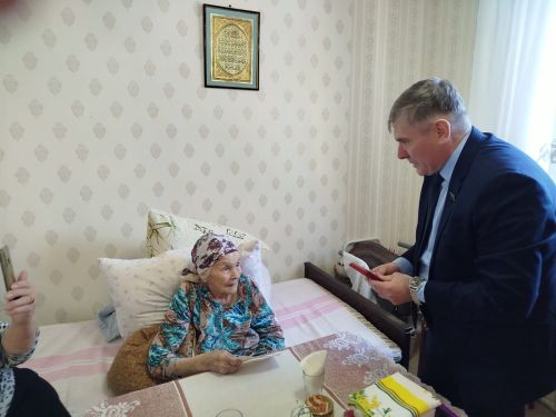 В Заинске труженикам тыла вручили памятные медали «80 лет Великой Победы»