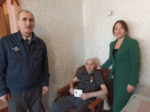 В Заинске труженикам тыла вручили памятные медали «80 лет Великой Победы»