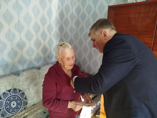 В Заинске труженикам тыла вручили памятные медали «80 лет Великой Победы»