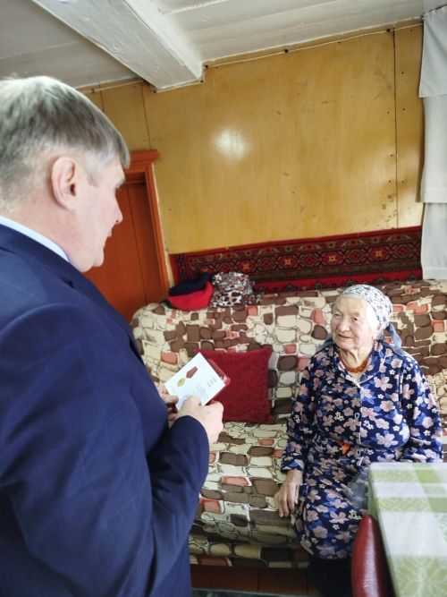 В Заинске труженикам тыла вручили памятные медали «80 лет Великой Победы»