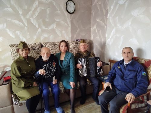 В Заинске труженикам тыла вручили памятные медали «80 лет Великой Победы»