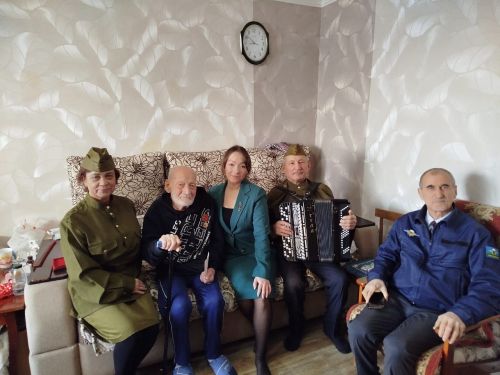 В Заинске труженикам тыла вручили памятные медали «80 лет Великой Победы»