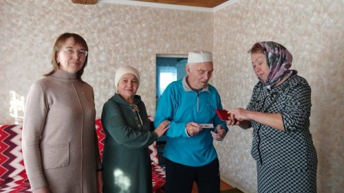 В Заинске труженикам тыла вручили памятные медали «80 лет Великой Победы»
