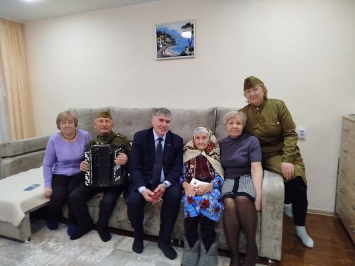 В Заинске труженикам тыла вручили памятные медали «80 лет Великой Победы»