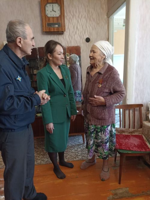 В Заинске труженикам тыла вручили памятные медали «80 лет Великой Победы»