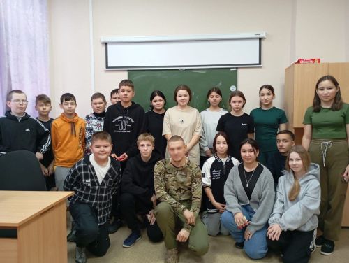 В Светлоозерской школе состоялась встреча с участником СВО