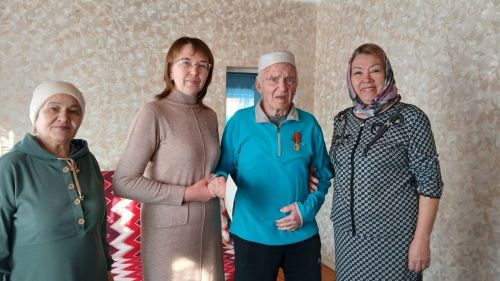 В Заинске труженикам тыла вручили памятные медали «80 лет Великой Победы»