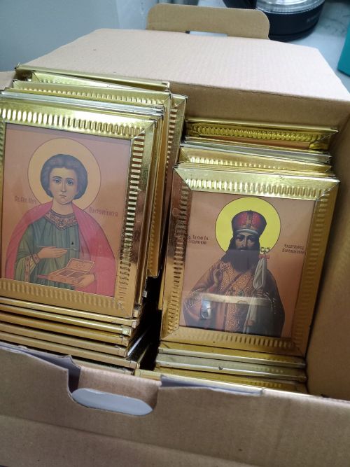 Окопные свечи и иконы отправляет бойцам  Крестовоздвиженская церковь Заинского района