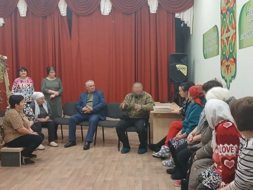 Бура-Киртәдә маскировка челтәрләре үрүчеләр янына ялга кайткан хәрби килде