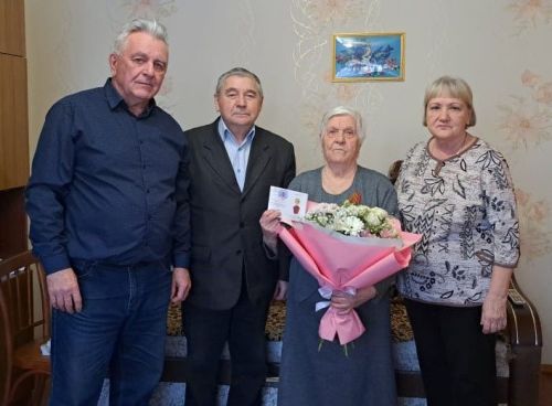 Зәй заводы үзенең тыл хезмәтчәннәрен хөрмәтләде