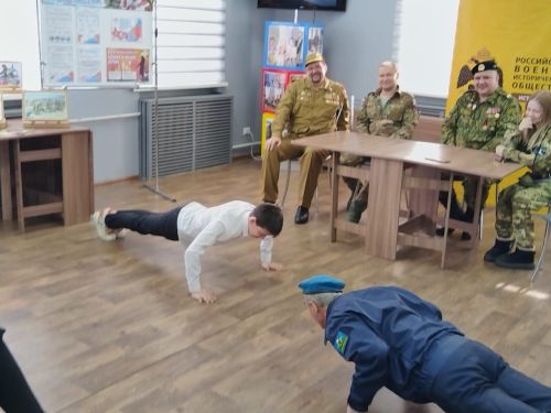 В Заинском центре «Радость» школьники встретились с участниками боевых действий