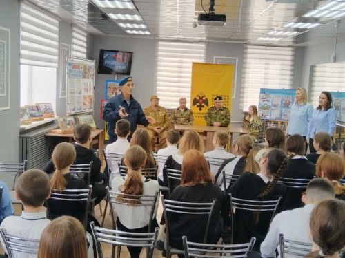В Заинском центре «Радость» школьники встретились с участниками боевых действий