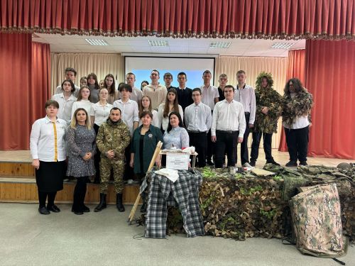 Зәй укучылары хәрби егет белән очрашты