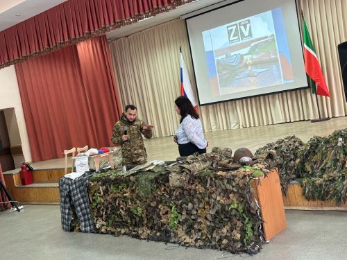 Зәй укучылары хәрби егет белән очрашты