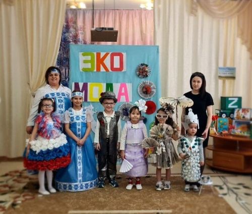 Заинские дошколята вместе с родителями создали эксклюзивные костюмы из вторсырья