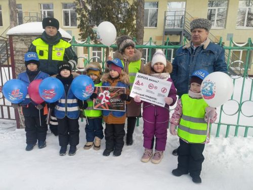Неделя мужества в Заинске: дети поздравили защитников Отечества