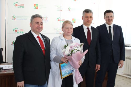 В Заинске наградили медицинских работников за добросовестный труд