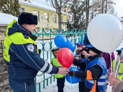 Юлларда Ватан сакчыларын тәбриклиләр