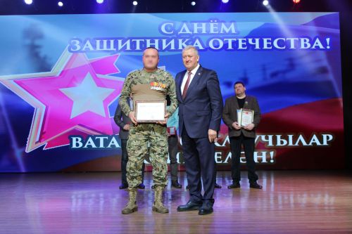 Участник СВО с позывным «Заинск» награжден на малой родине за боевые заслуги