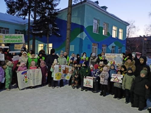 «Родительский патруль» Заинска поздравил водителей с 23 февраля и напомнил о безопасности на дорогах