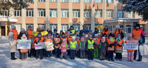 Акция «Пешеходный переход» в школе №2: ЮИД и детский сад «Дружная семейка» за безопасность
