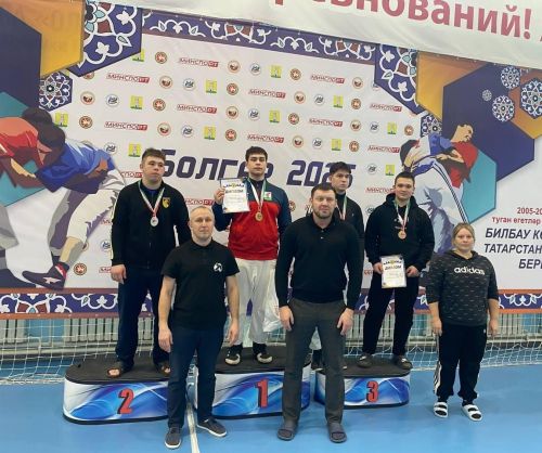 Артем Хромов из Заинска завоевал бронзу на первенстве Татарстана по борьбе на поясах