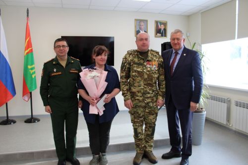 В Заинске наградили жителей за помощь военнослужащим