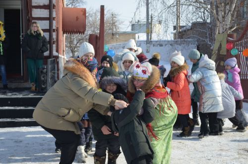 Зәй музее хезмәткәрләре балалар өчен Май чабу бәйрәме уздырды