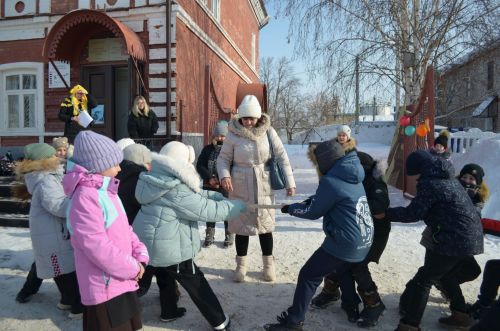 Зәй музее хезмәткәрләре балалар өчен Май чабу бәйрәме уздырды