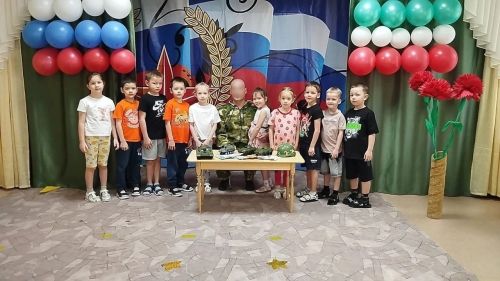 Хәрби егет –  балалар бакчасында