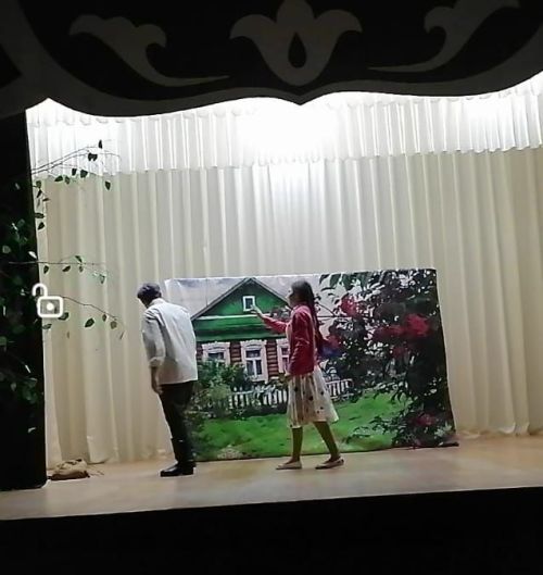 Кадер авылы үзешчәннәре спектакль куйды