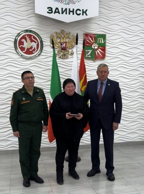 В Заинске посмертно вручили Орден Мужества героям СВО: память о подвиге жива