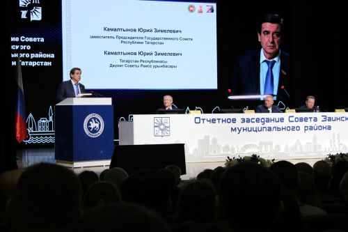 Заинцам вручили государственные награды на отчетном заседании Совета Заинского района