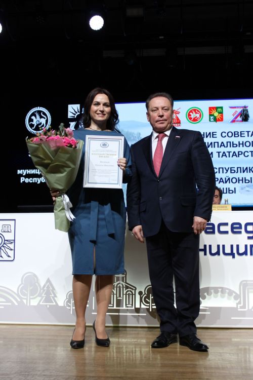 Заинцам вручили государственные награды на отчетном заседании Совета Заинского района