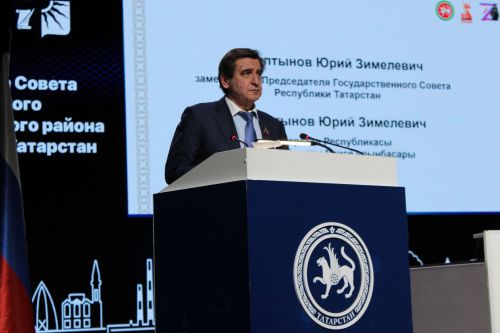 Заинцам вручили государственные награды на отчетном заседании Совета Заинского района