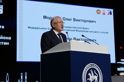 Заинцам вручили государственные награды на отчетном заседании Совета Заинского района